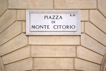 Obraz premium Roma, piazza Montecitorio, targa in marmo