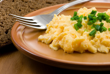 Scrambled eggs with fresh chive