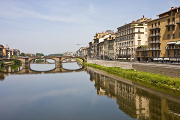 Obraz premium Florence Bridge Over Blue Water