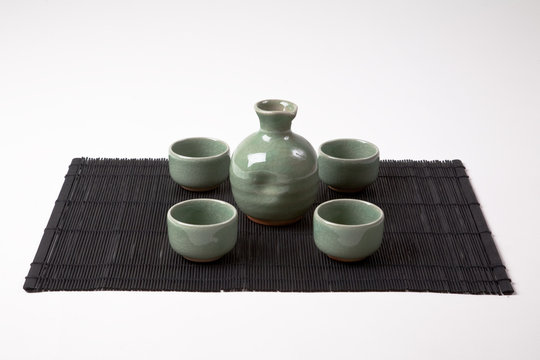 Sake flusk and 4 cups