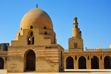 Fototapeta na wymiar Ibn Tulum meczet w Kairze w Kairze