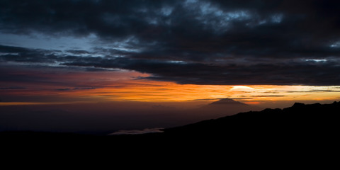 Mont meru face au kilimandjaro - 16317182