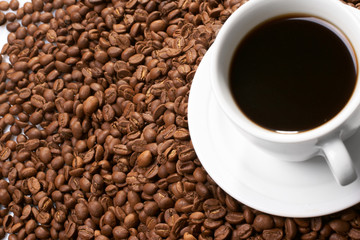 Cup with coffee, costing on coffee grain
