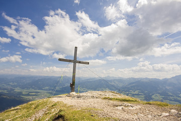 Fototapeta na wymiar Das Gipfelkreuz
