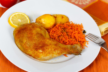 Hähnchen-Keule-knusprig gebraten mit Bratkartoffeln