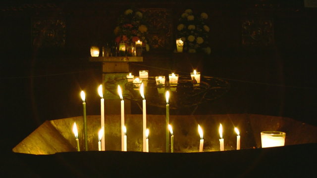 Velas en la iglesia