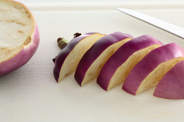 Auberginen Rosa bianca auf weiss