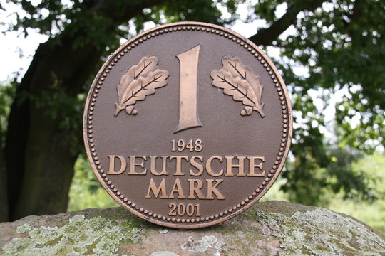 Deutsche Mark Denkmal