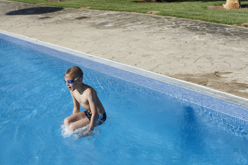 Sprung in den Pool © FrankU