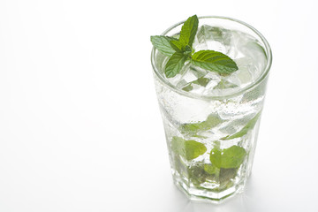 mojito cool cuban cocktail ice lime mint