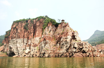 Fototapeta na wymiar The landscape of Jingniang Lake in Handan