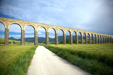 roman aqueduct in pamplona - obrazy, fototapety, plakaty