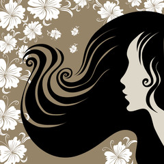 Gros plan femme vintage décorative avec fleur dans les cheveux longs