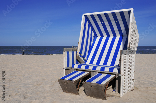 "Strandkorb Nordsee Ostsee Meer strand blau" Stockfotos und lizenzfreie