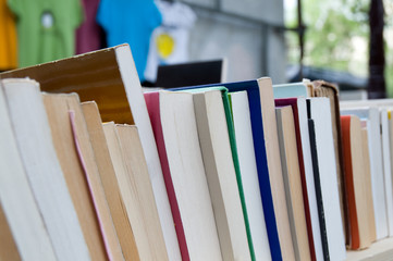 Bücher, Flohmarkt, lesen, gebraucht, Secondhand, Bücherspende, Tauschbörse, günstig abzugeben