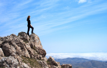 Obraz premium girl on a rock