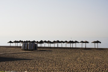 sombrillas en la playa