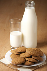 Oat cookies and milk