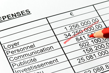 Zahlen einer Statistik mit Rotstift. Franz&ouml;sisch.