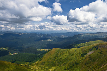 Naklejka premium mountain valley with cloudy sky