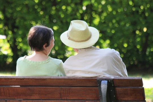 Rentner geniessen den Sommer - best ager enjoying summer