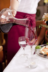 rotwein einschenken