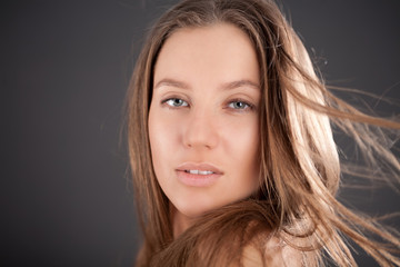 Naklejka premium Wind. Portrait of attractive girl