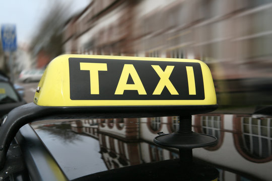 Taxi-Schild Lizenzfreie Fotos, Bilder und Stock Fotografie. Image 7783591.