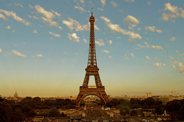 Eiffel Tower at early sunrise - Paris