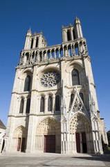 Fototapeta na wymiar Collegiate Church of Notre-Dame, Mantes-la-Jolie, Francja