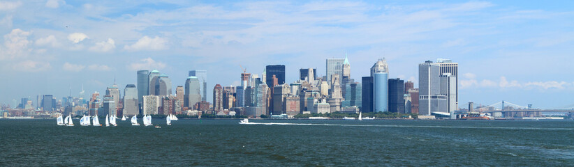 Fototapeta na wymiar New York skyline with sailboats