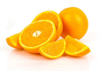 frische orangen  -isoliert auf weiss