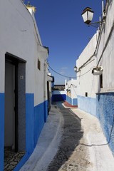 Rue dans la Kasbah des Oudaya à Rabat au Maroc