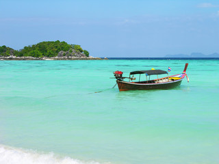 Obraz na płótnie Canvas Longtail boat in Andaman sea, Lipe island, Thailand