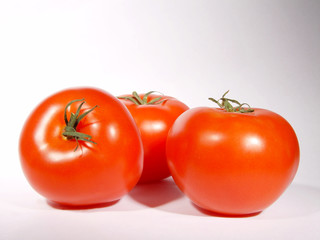 trzy pomidory