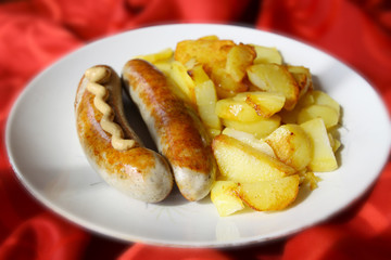 bratwurst mit bratkartoffeln