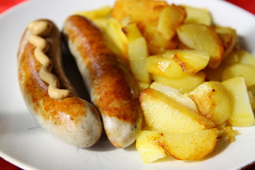 bratwurst mit bratkartoffeln