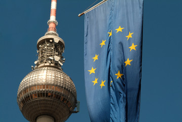 Europafahne und Fernsehturm