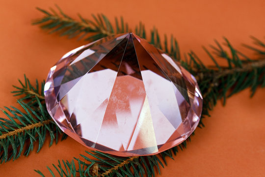 Diamantartiges Glas - Dekoration mit Tannenzweig