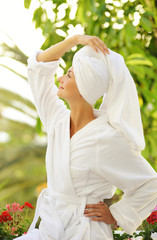 Obraz premium Young beautiful woman after bath