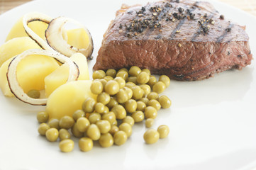 pepper steak with potato and organic pea