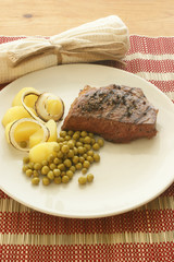 pepper steak with potato and organic pea