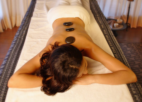 HOT STONE HOLISTIC TREATMENT