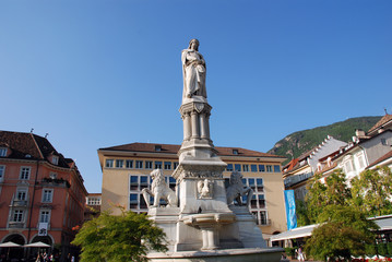 Fototapeta na wymiar Bolzano, pomnik Walther Platz