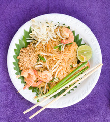 Spicy shrimp pad thai rice noodles