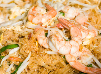 Spicy shrimp pad thai rice noodles