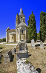 Fototapeta na wymiar Francja, Charente-Maritime, Aulnay: kościół St Pierre