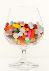 Symbol für Tabletten und Medikamenten Sucht