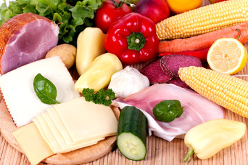 Schinken mit Obst und Gemüse