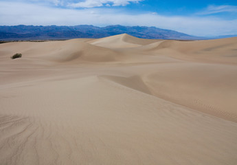 Fototapeta na wymiar Sand dunes in Death Valley California